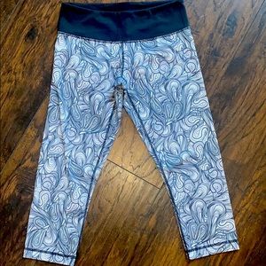 Lululemon cropped leggings, size 6
